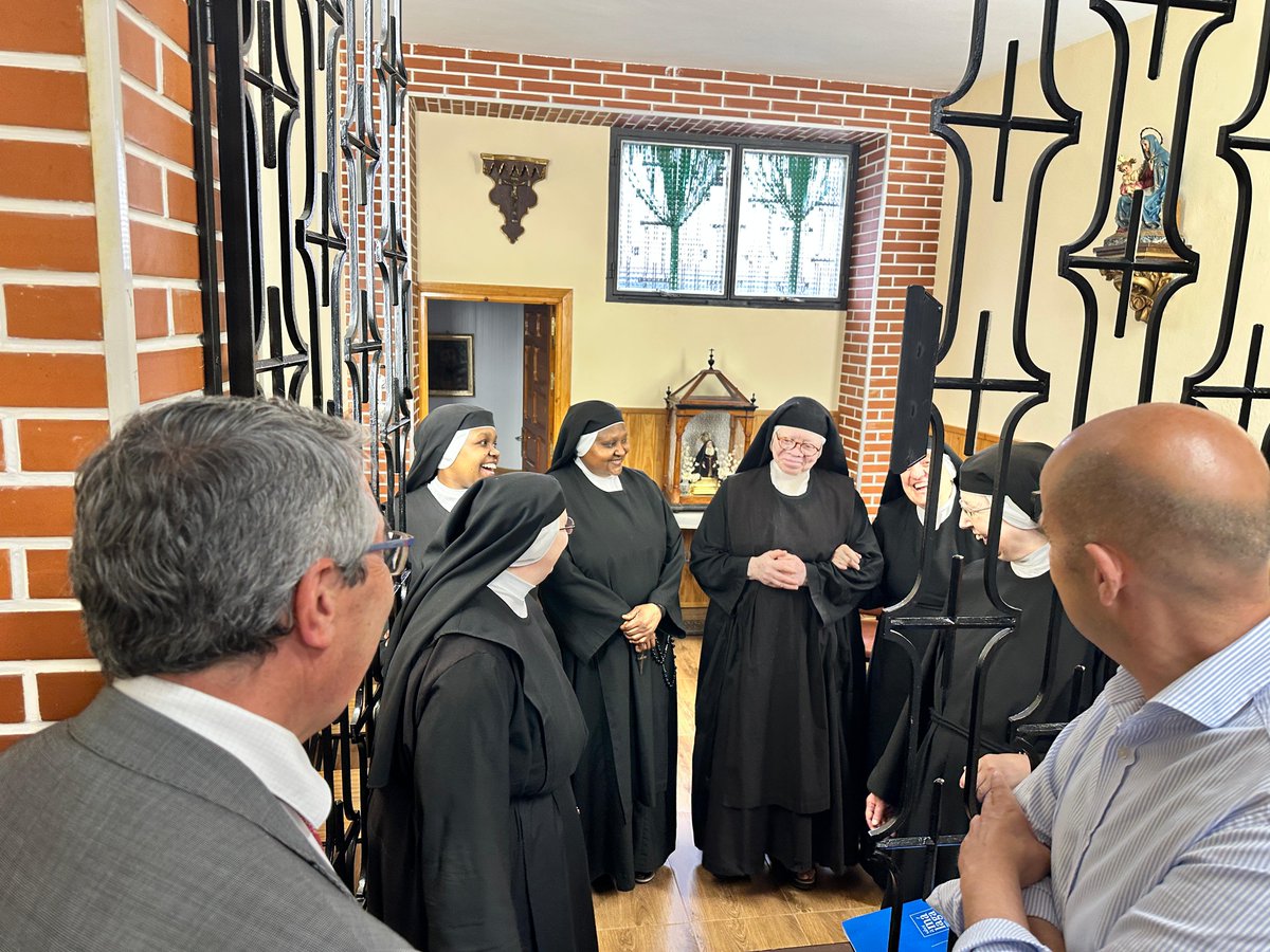 Diputación de Málaga (@diputacionmlg) on Twitter photo Los dulces artesanales del Convento de las Mínimas de Archidona ya llevan la marca de <a href="/SaboraMalaga/">Sabor a Málaga</a>.
<a href="/Francissalado/">Francisco Salado</a> ha entregado el distintivo durante su visita al convento, donde se elaboran 14 variedades reposteras que también se venden online.
🧁shorturl.at/uTYce Los dulces artesanales del Convento de las Mínimas de Archidona ya llevan la marca de <a href="/SaboraMalaga/">Sabor a Málaga</a>.
<a href="/Francissalado/">Francisco Salado</a> ha entregado el distintivo durante su visita al convento, donde se elaboran 14 variedades reposteras que también se venden online.
🧁shorturl.at/uTYce