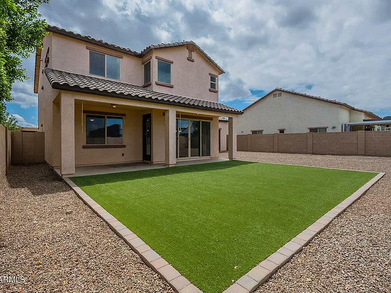 willardLOrr's tweet photo. 🏡 Move-In Ready – Phoenix, AZ
4 Bed | 2.5 Bath | 2,210 Sqft
Upgraded interiors, luxury floors, turf yard 🌿
Gated community w/ mountain views 🏞️
📍Open layout • 3-car garage • Kitchen island
📩 DM for price, photos &amp; video tour
#PhoenixHomes #FSBO #NewListing #ModernLiving https://t.co/fGbCC3BlsX