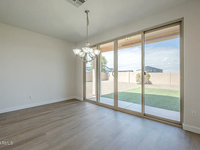 willardLOrr's tweet photo. 🏡 Move-In Ready – Phoenix, AZ
4 Bed | 2.5 Bath | 2,210 Sqft
Upgraded interiors, luxury floors, turf yard 🌿
Gated community w/ mountain views 🏞️
📍Open layout • 3-car garage • Kitchen island
📩 DM for price, photos &amp; video tour
#PhoenixHomes #FSBO #NewListing #ModernLiving https://t.co/fGbCC3BlsX