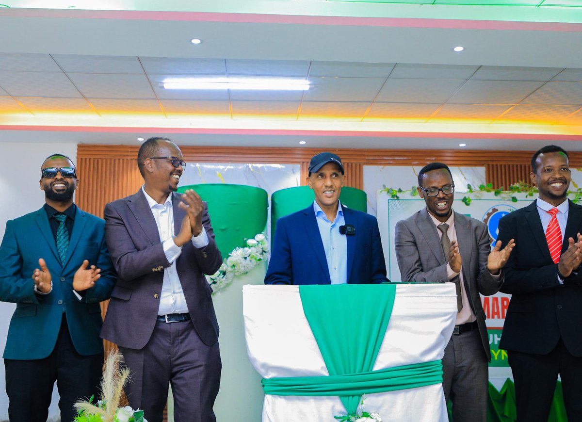 Awbarre Public Library (built by Amoud Foundation) and Sheedheer community hall (built by Awbarre diaspora) are examples of the growing role of the private sector and the diaspora in the development of their region. Many similar initiatives including boarding schools, technical &amp;