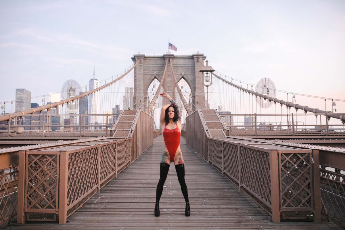 InannaLdn's tweet photo. Brooklyn Bridge 

By @LeoBrooklynbaby 
Bodysuit: @Queenatomuk https://t.co/UJISMnR34w