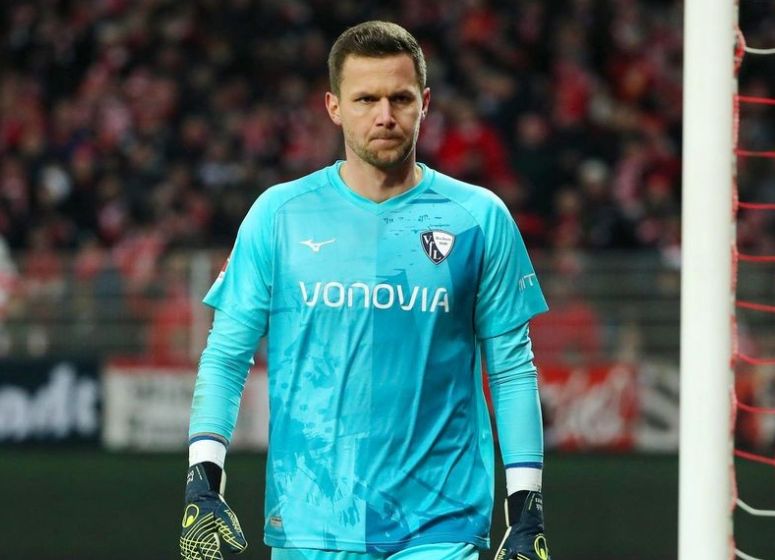 LafonateBVB's tweet photo. Patrick #Drews unterschreibt einen Vertrag bis 2027. 

Er wird Torwart Nummer 3 und der Ansprechpartner für die jungen Keeper sein.

🗞️ @RNBVB 

#BVB https://t.co/lyyRWjOXux