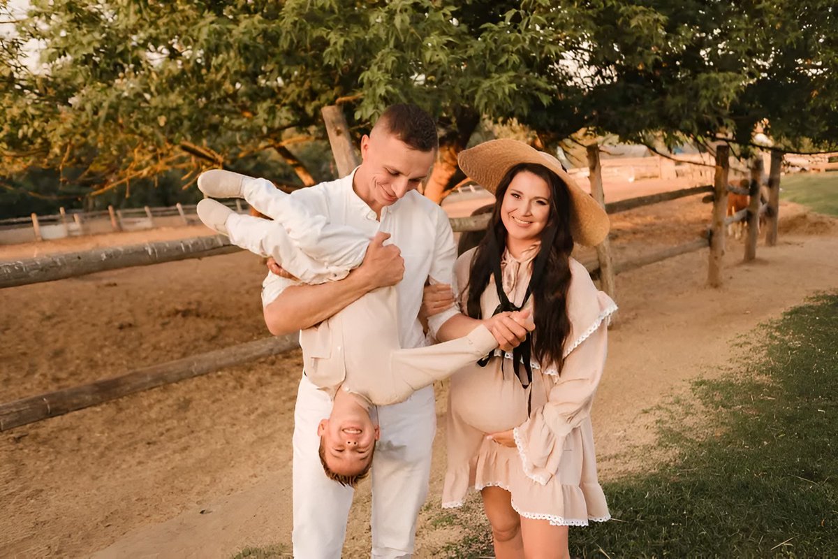 Evleniriz belki bir gün,
Çocuklarımız olur;
Bana benzer şair olur,
Sana benzer şiir olur..

— Cemal Süreya #cemalsureya