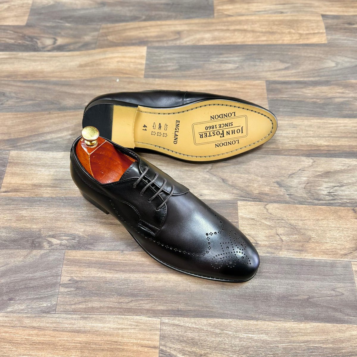 John Foster Brogue Leather Officials.

Size 40_41_42_43_44_45_46

💰Ksh.5000                    #IkoKiatuKe