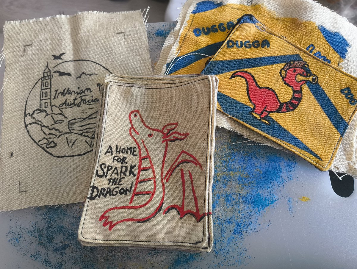 DutchySimone's tweet photo. I had a lovely Comic Con last weekend, butttt i still have about 20 or so patches left, (i always make way too much 😌) what to do with them? @michaelsheen @SarahMassini #JessWebb #Ahomeforsparkthedragon https://t.co/evVjxSM8EG