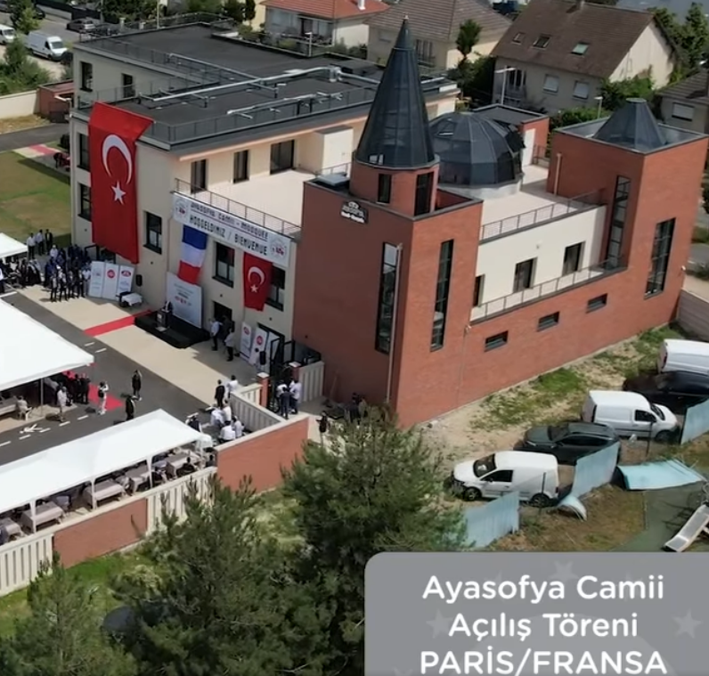 ⭕️ Le grand mufti de Turquie Ali Erbaş est venu ce dimanche en France pour inaugurer une mosquée islamiste turque du DITIB !

Le député Karl Olive était présent à ses cotés😡

Frères musulmans vous êtes ici chez vous !

Sur l'imam de choc d' Erdogan 👇
ouest-france.fr/monde/turquie/…