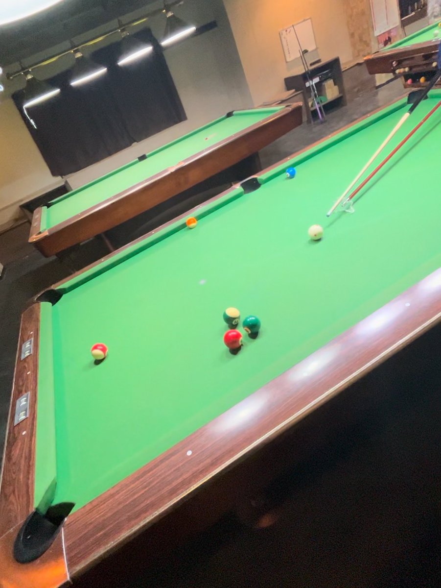 kudartbilliard's tweet photo. 例会記録　6/19
2回生が体験に来てくれました！
最近活動頻度高いです！盛り上がってます！ https://t.co/UR0K6HW2mF