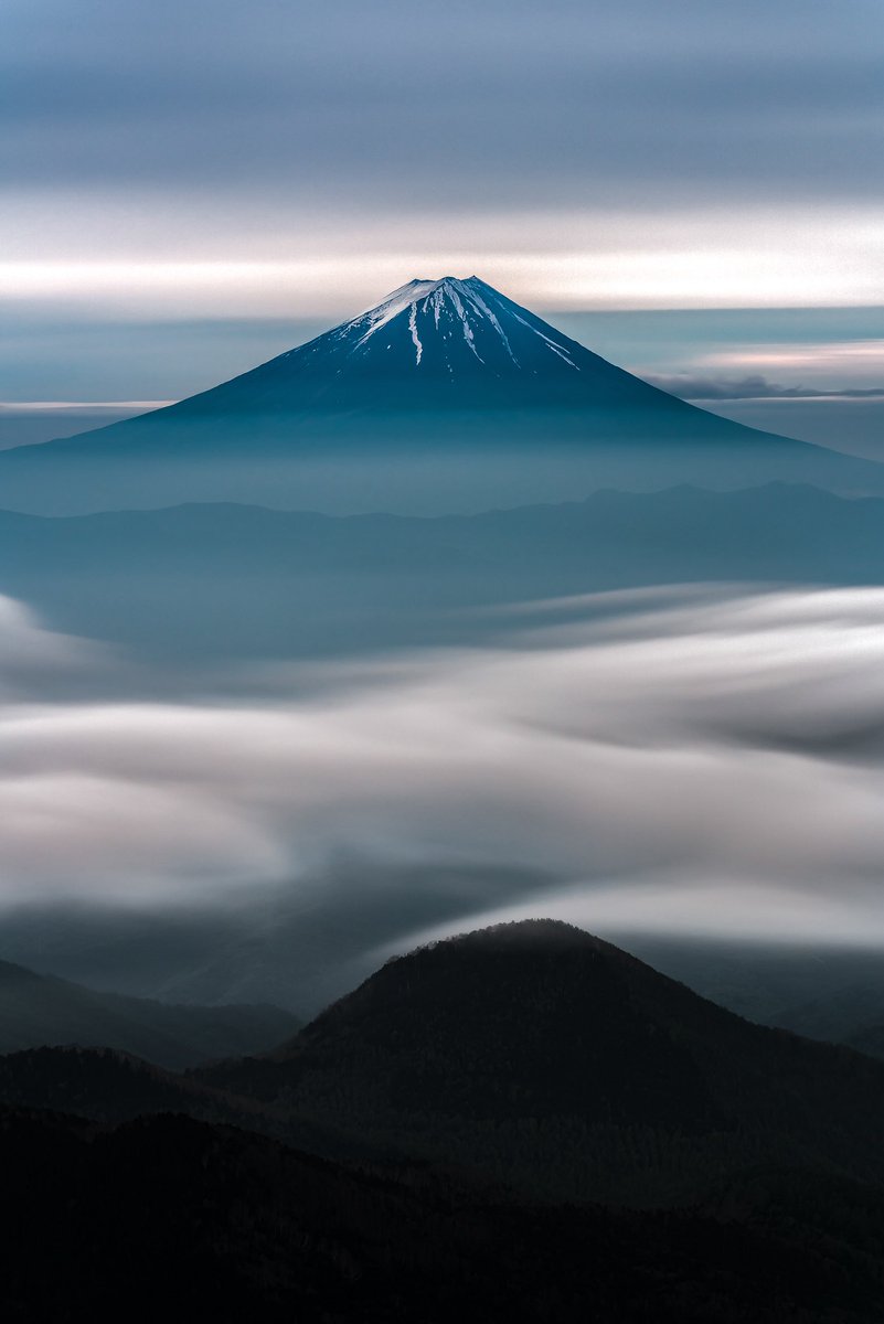 水墨画のような富士山🗻