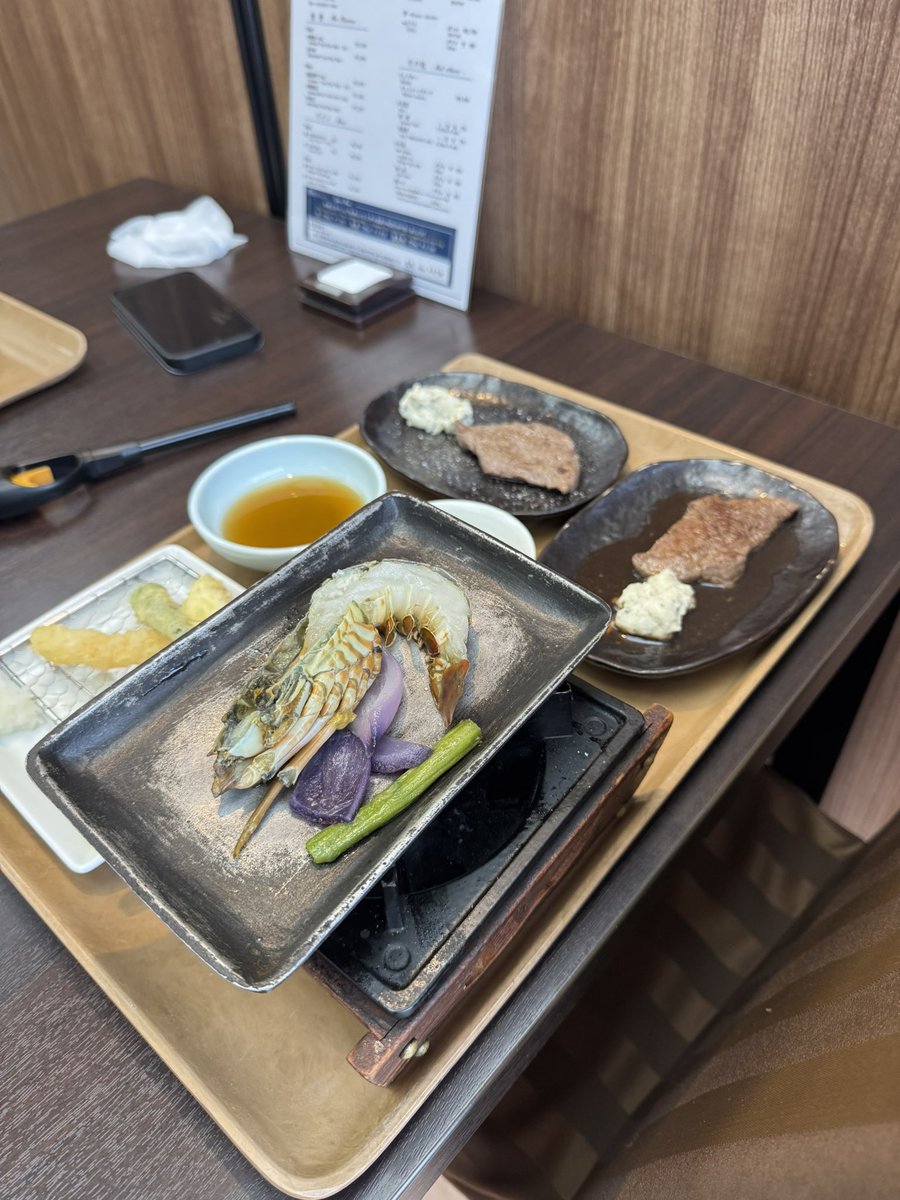 伊勢と言ったら海老でしょう！(松坂牛を添えて

ギャルと言ったら髪金でしょう！(小麦色の肌に焼けて