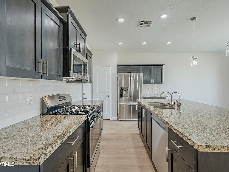 willardLOrr's tweet photo. @Jim_Jordan 🏡 Move-In Ready – Phoenix, AZ
4 Bed | 2.5 Bath | 2,210 Sqft
Upgraded interiors, luxury floors, turf yard 🌿
Gated community w/ mountain views 🏞️
📍Open layout • 3-car garage • Kitchen island
📩 DM for price, photos &amp; video tour
#PhoenixHomes #FSBO #NewListing #ModernLiving https://t.co/dWSg0Czvbe
