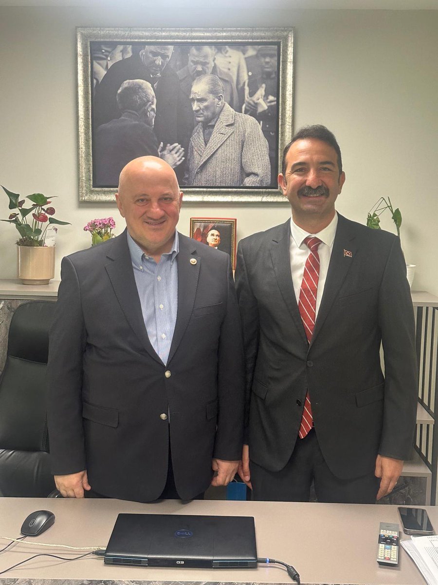 Bu sabah; Önceki Dönem Kınık Belediye Başkanımız, Ankara Büyükşehir Belediyesi Metropol-İmar A.Ş Genel Müdür Danışmanı, Sevgili Can kardeşim Güven Arslan'ı makamında ziyaret ederek çalışmalarında başarı dileklerimizi ilettik.