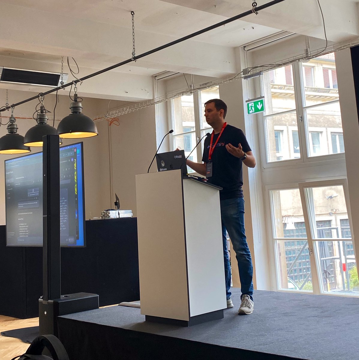cleyrauc's tweet image. DevRel for @GoogleDeepMind @patloeber is on the stage talking about what's new with Gemini π€ #GDGSummit