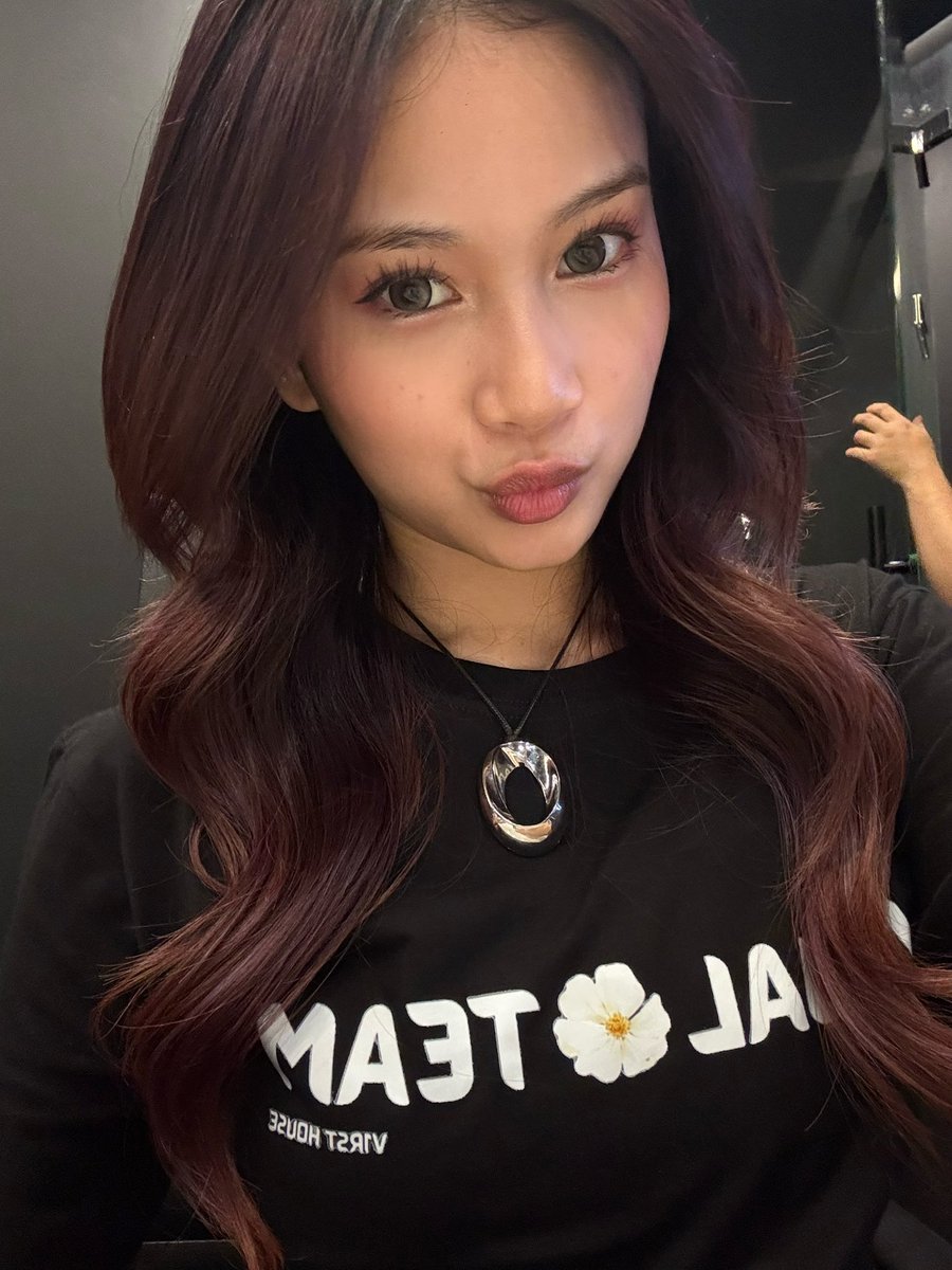Faela_V1RST's tweet photo. pap kaos dr V1RST HOUSE kemarinn😋 sekalian ingpo nanti ketemu di live jam 19.00 malem yah maniez https://t.co/LsTGbVYqiY