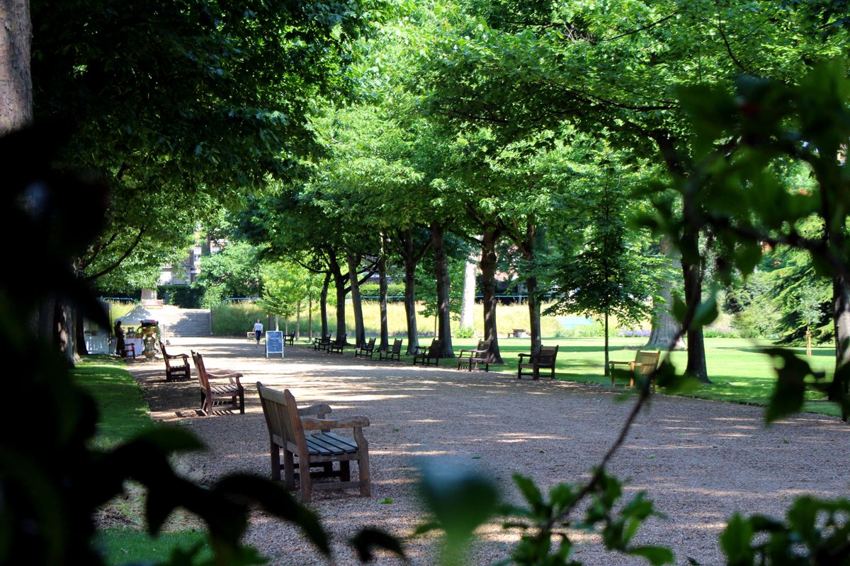 On this fine summer's day why not stop by The Walks, one of the largest privately owned gardens in London. 

We open these gardens to the public from Monday to Friday, 12pm – 2.30pm.