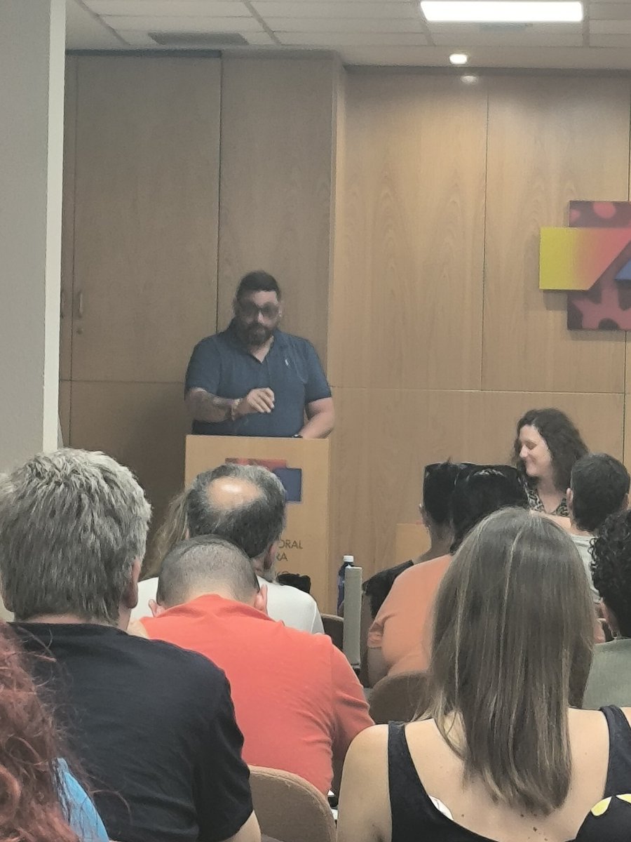 Primera reunión del nuevo Consejo de Industria de CCOO Nav. Acude como invitado el secretario general de la unión sindical de Navarra (Josema Romeo).
Orden del día:
. Situación de los convenios en negociación.
. Elección de la lista  al Consejo de la unión sindical de Navarra.