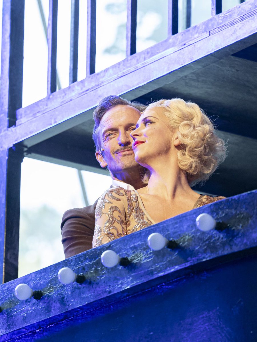 #TheatreTuesday 42nd Street at Kilworth House Theatre

LD: Jason Taylor
Lighting &amp; Rigging: Storm

Read More: stlx.uk/42ndstreet

#lighting #rigging #lightinghire #lightingrental #theatrelighting #theatre #theatreproduction #showlighting #lightingdesign #productionmanagement