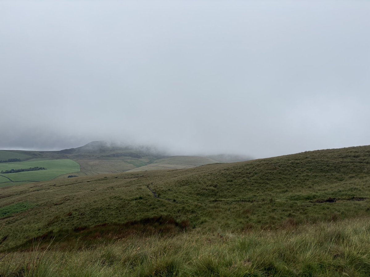 StBenDofE's tweet photo. DofE gold qualifier in the dark peak. Walking, talking, exploring and developing. Overall doing a great job. #dofedaysthebestdays https://t.co/ynJP9z8y3J