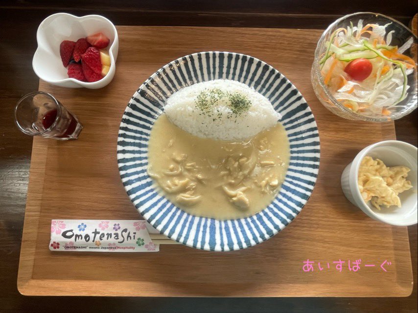 ImpAVzWlRq8MDaE's tweet image. ホワイトフルーツカレー
自分でフルーツを入れるん
だけど
どうも性格がでてしまって
わたしのフルーツの入れ方を
お店の方が見て
「豪快」と🤣
だって…
だって…
わたし…
ガサツで有名ですから〜🤣
久々のホワイトフルーツカレーは
めっちゃ美味しかった〜