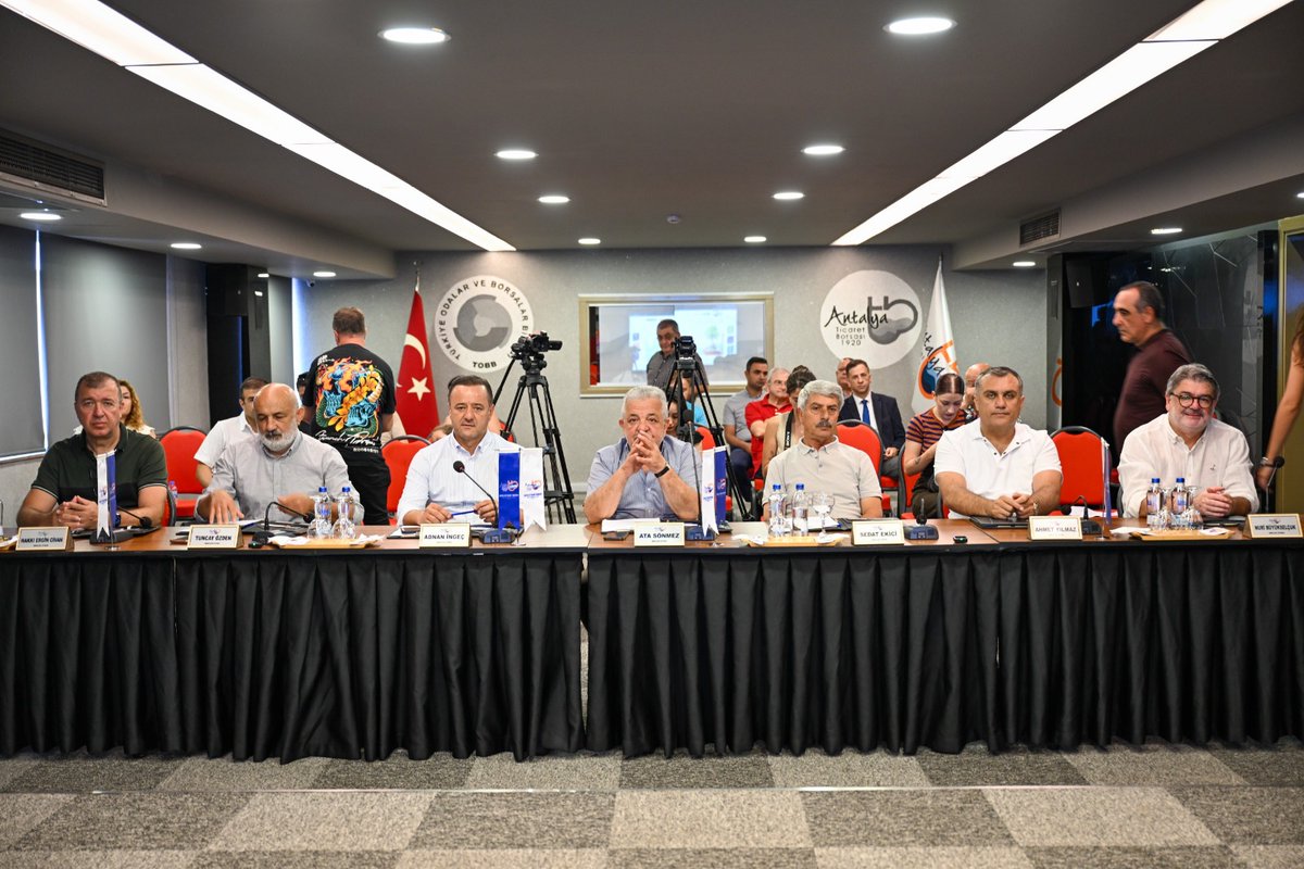 Borsamızın Haziran Ayı Meclis Toplantısını, Meclis Başkanımız Erdoğan Ekinci başkanlığında üyelerimizin katılımıyla gerçekleştirdik. Tarım, ekonomi, ülke gündemi ve kentimizle ilgili değerlendirmelerde bulunduk. Meclis üyesi arkadaşlarıma teşekkür ediyorum.