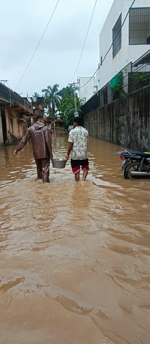 #heavyrain 
માન.જિલ્લા વિકાસ અધિકારી સાહેબના માર્ગદર્શન મુજબ બારડોલી તાલુકાના નિચાણ વાળા અસરગ્રસ્ત વિસ્તારોમાં ગ્રામ પંચાયતોના સહયોગથી  ફૂડ / ફૂડ પેકેટનું વિતરણ કરવામાં આવ્યું. 
<a href="/InfoSuratGOG/">Info Surat GoG</a> 
<a href="/SURAT_DDO1/">DDO SURAT</a> 
<a href="/collectorsurat/">Collector Surat</a> 
<a href="/CMOGuj/">CMO Gujarat</a> 
<a href="/BhavsinhRajput6/">TDO Bhavsinh Parmar</a> 
<a href="/GujDCoffice/">Guj DCoffice</a> 
<a href="/sdmbardoli/">SDM/ERO Bardoli</a>
