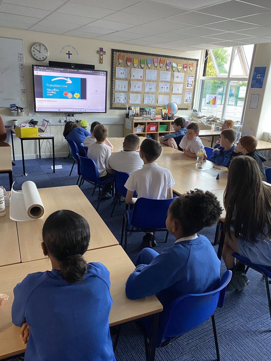 Year 6 Transition Live workshop, discussing how to make the move to secondary school successfully 📕