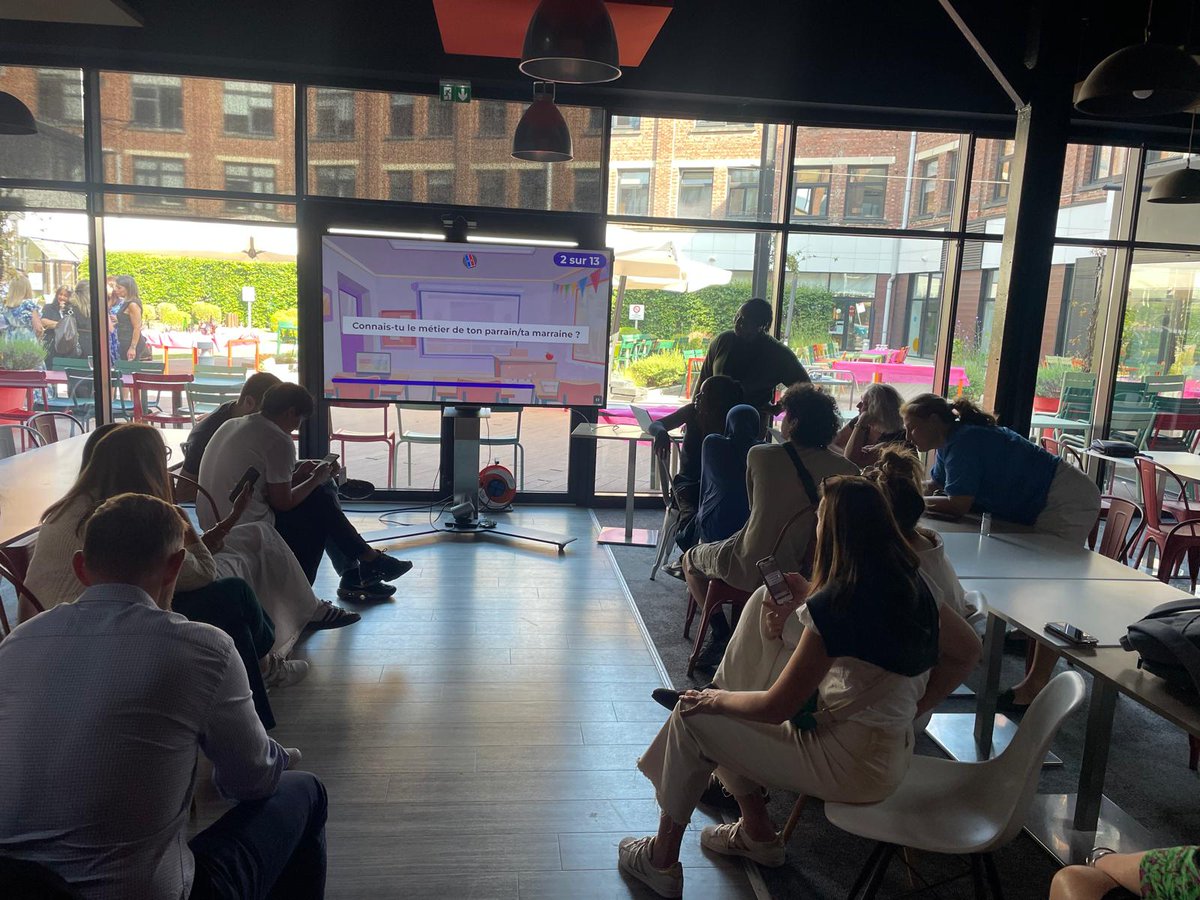 Les parrains/marraines <a href="/CA_PFMobility/">Crédit Agricole Personal Finance & Mobility</a> et leurs filleuls se sont retrouvés pour un #afterwork aussi convivial qu’ensoleillé🌞.
👉 Visite des locaux, présentation de l’entreprise, et un quizz pour tester les connaissances de nos duos 👏!
#partage #cohésion