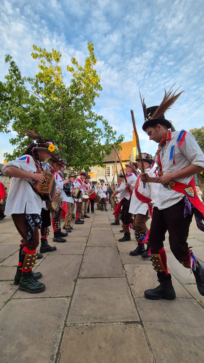 EynshamMorris's tweet photo. Great night with #masonsapronmorris #cornucopia #wychwayz_charlbury
Thanks to #theredlioneynsham for looking after us.
Photos by Colin M and Brian M cheers lads.
#morrisdancing #folkdance #clogdancing #eynsham https://t.co/1RXs21QVV1