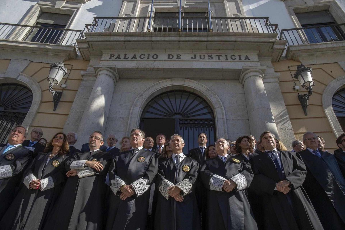 La huelga de las asociaciones de jueces y magistrados vulnera la Constitución. 35 juristas del trabajo explican por qué 👇👇
baylos.blogspot.com/2025/06/cronic…