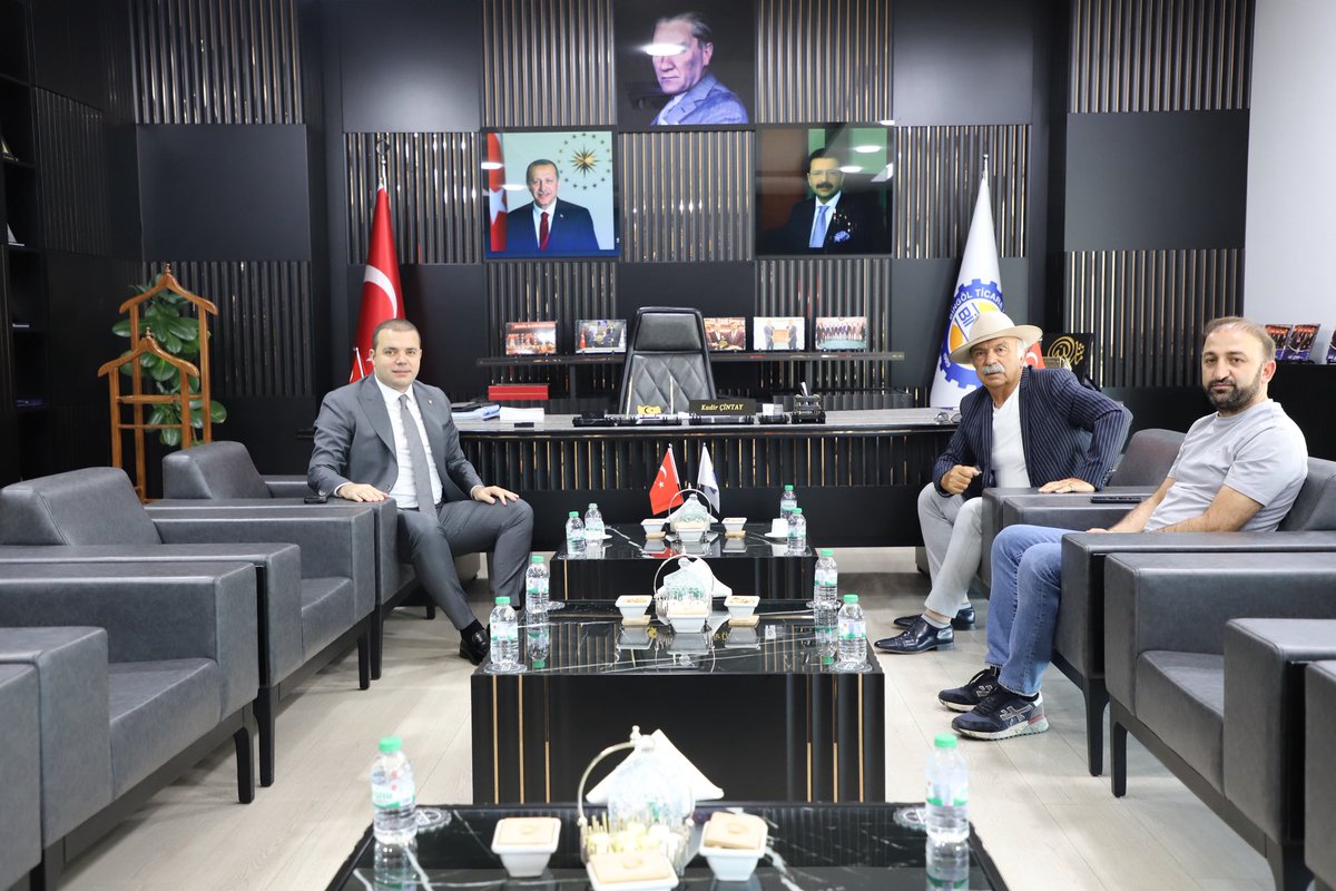 Jeotermal Yatırımcıları Derneği (JEMYAD) Yönetim Kurulu Başkanı Sayın Ömer Tosun ile JEMYAD ve aynı zamanda Odamızın üyesi Sayın Rıdvan Koç’u Odamızda ağırladık.

Ziyaret kapsamında; ilimizin jeotermal enerji potansiyelini, yenilenebilir enerji yatırımlarının bölgesel