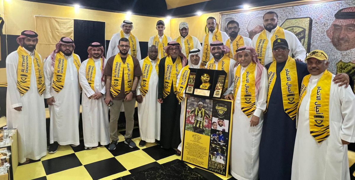 طلال سنبل (@sunboltalal) on Twitter photo #الاتحاد_بطل_اقوى_دوري #اغلي_الكووس
🌓 نجاح جديد تسجله <a href="/AjyalAlittihad/">أجيال الإتحاد</a> بتكريمها للنجم الكويتي الكابتن #فهد_العنزي الذي شرفني في الديوانية يوم امس في حضور نخبة مميزة من عشاق #الاتحاد يتقدمهم سعادة اللواء #محمد_بن_داخل رئيس النادي السابق...
⚽️ لقد اكرمني #ابوطلال عندما لبى دعوتي #الاتحاد_بطل_اقوى_دوري #اغلي_الكووس
🌓 نجاح جديد تسجله <a href="/AjyalAlittihad/">أجيال الإتحاد</a> بتكريمها للنجم الكويتي الكابتن #فهد_العنزي الذي شرفني في الديوانية يوم امس في حضور نخبة مميزة من عشاق #الاتحاد يتقدمهم سعادة اللواء #محمد_بن_داخل رئيس النادي السابق...
⚽️ لقد اكرمني #ابوطلال عندما لبى دعوتي