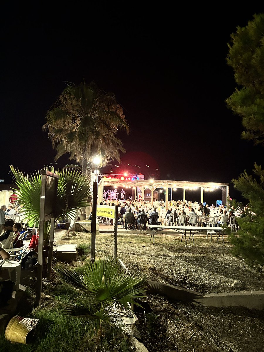 Enguany, un any més, hem rebut a la Ribera de Cabanes la Flama del Canigó des d’on hem encés les fogueres a la revetlla de Sant Joan.

La nit més màgica de l’any a l’entorn més màgic, Torre de la Sal.

Visca Sant Joan