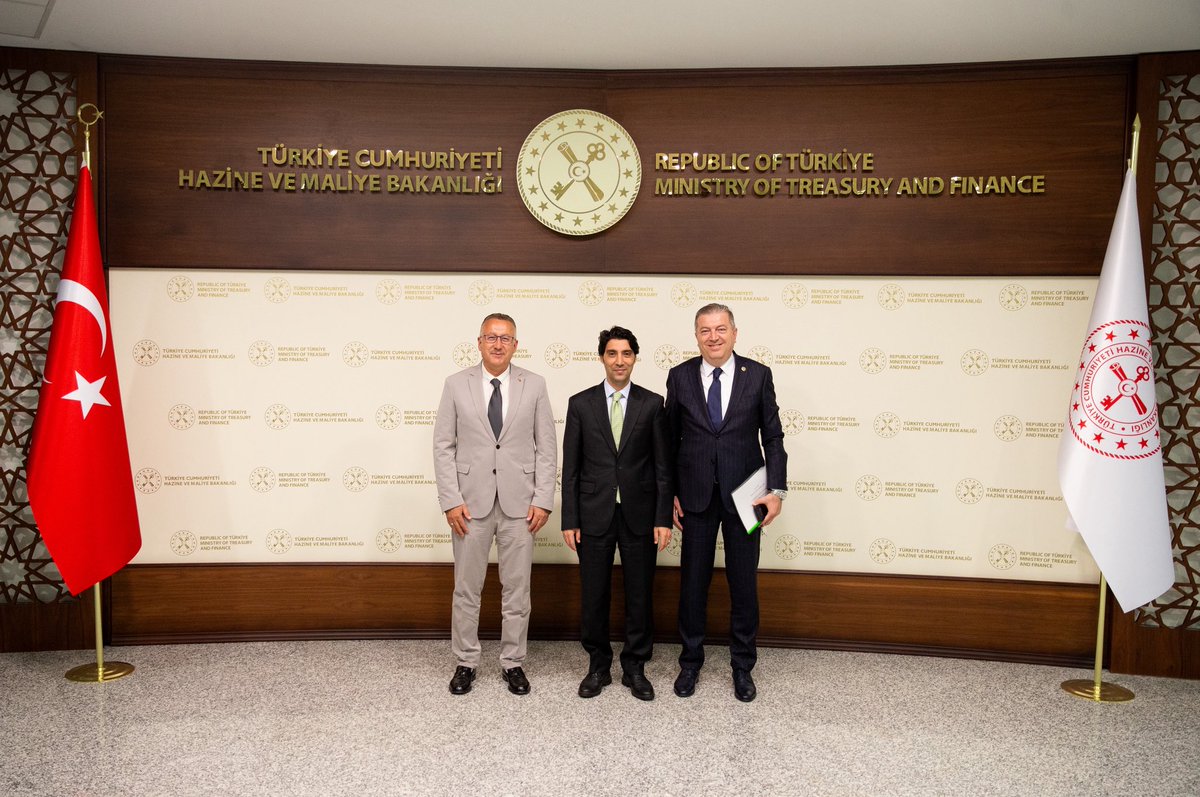 Bugün günlerden Ankara.

Hazine ve Maliye Bakan Yardımcımız Zekeriya Kaya’yı, AK Parti Sakarya Milletvekilimiz Ertuğrul Kocacık ile birlikte ziyaret ettik.

Misafirperverliği ve nezaketi için kendilerine teşekkür ediyor, şükranlarımızı sunuyoruz.