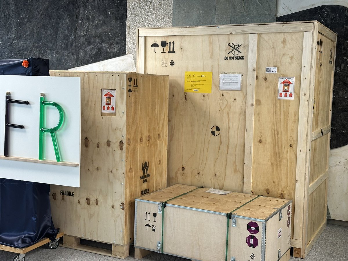 CoskunLab's tweet image. We are very excited for our new XPS instrument capable of XPS/Raman measurements under ambient and cryogenic conditions. This is a significant addition to our already strong research infrastructure! Thanks to @snsf_ch R’Equip program and FriMAT for making this happen!