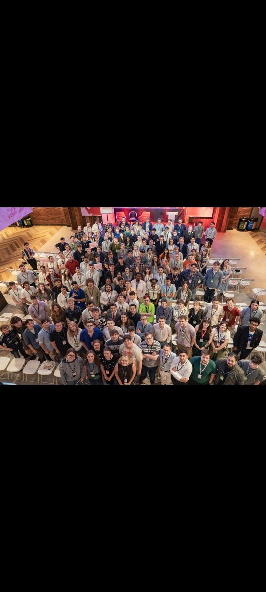 malachicarroll1's tweet photo. @Keir_Starmer @elliereeves Big group picture from Sunday. #YoungLabour https://t.co/qSh9nuEkJq