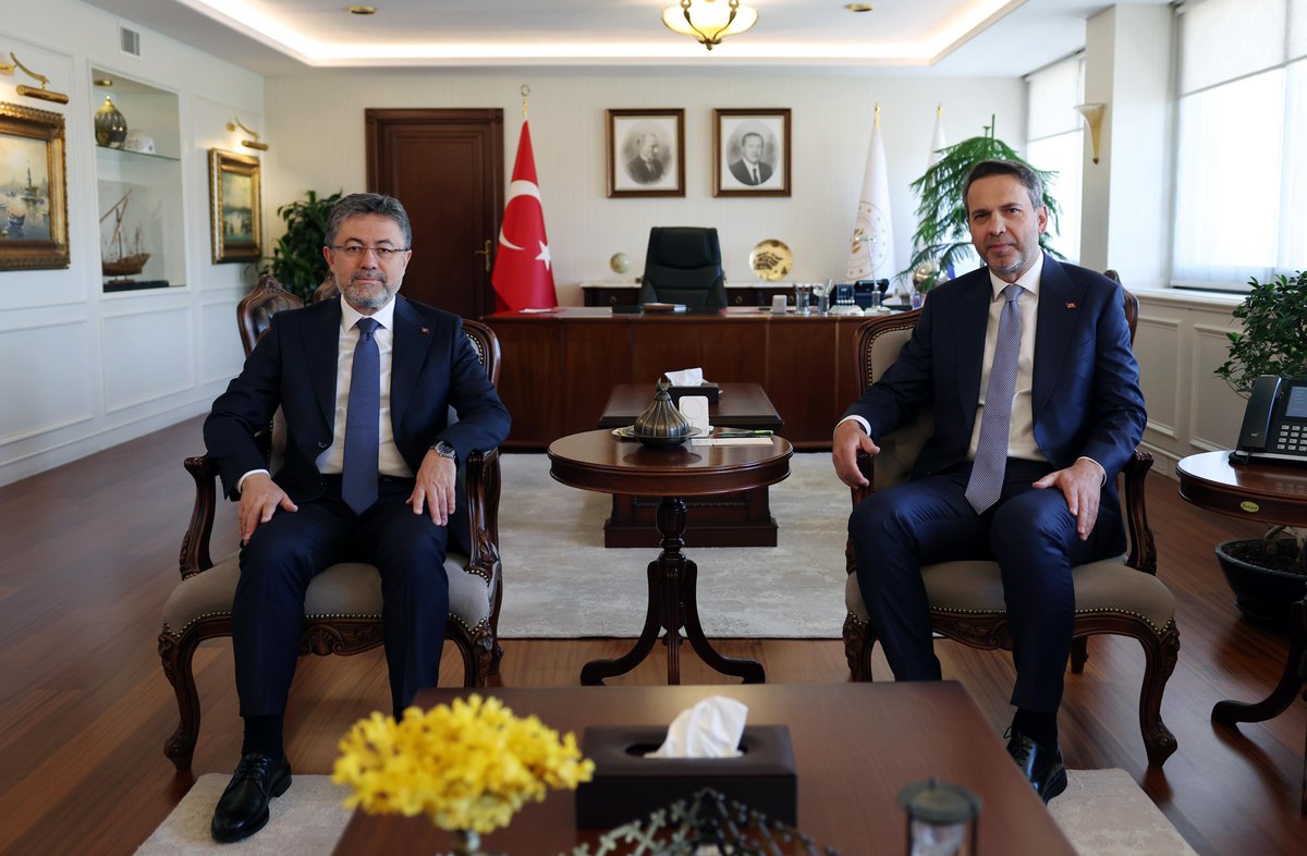 İbrahim Yumaklı (@ibrahimyumakli) on Twitter photo Enerji ve Tabii Kaynaklar Bakanımız Sayın <a href="/aBayraktar1/">Alparslan Bayraktar</a>'i ziyaret ederek, bakanlıklarımız arasında iş birliği ve koordinasyonu geliştirmeye yönelik verimli bir görüşme gerçekleştirdik.
Misafirperverlikleri için Sayın Bakanımıza teşekkür ediyorum. Enerji ve Tabii Kaynaklar Bakanımız Sayın <a href="/aBayraktar1/">Alparslan Bayraktar</a>'i ziyaret ederek, bakanlıklarımız arasında iş birliği ve koordinasyonu geliştirmeye yönelik verimli bir görüşme gerçekleştirdik.
Misafirperverlikleri için Sayın Bakanımıza teşekkür ediyorum.