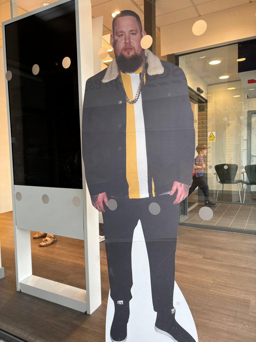 🎤Competition time! 🎉

Can you find life-size cut-out of Rag’ n’ Bone Man hidden in the centre?  👀

📸Snap a selfie with him and either send it to us for your chance to win 2 VIP tickets to a Bedford Summer Sessions concert of your choice! 🎶🌞

Comp ends on Friday 27th June 😄