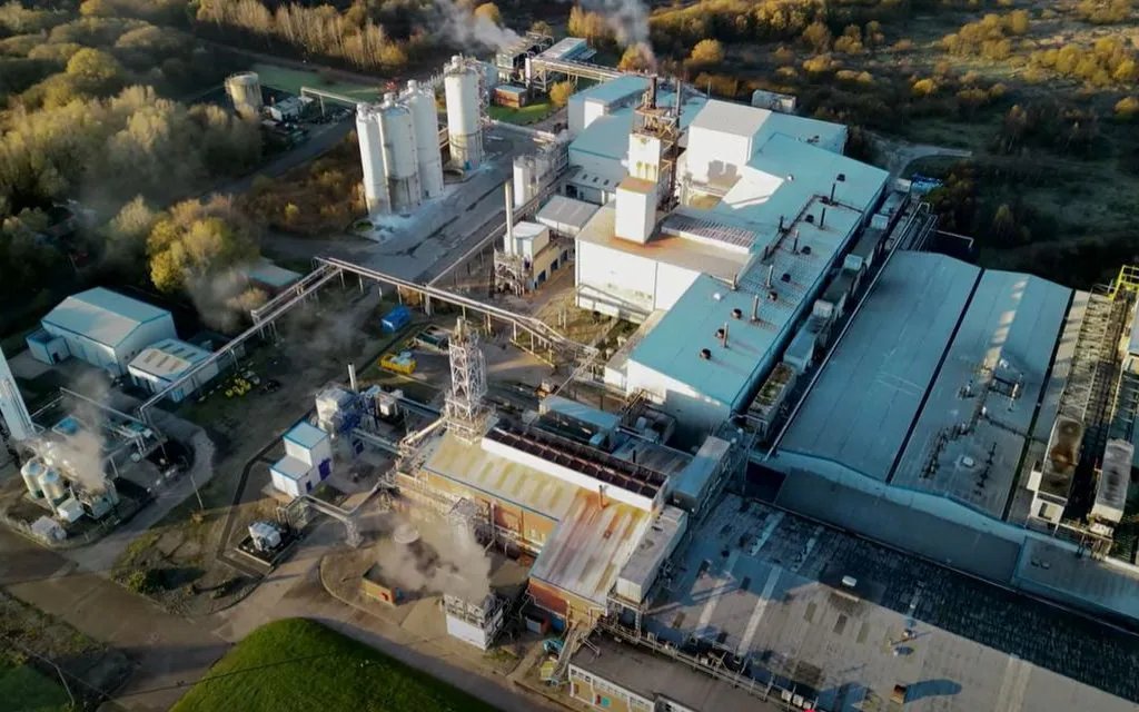 Jim Ferguson (@jimfergusonuk) on Twitter photo 🚨 GREEN COLLAPSE: UK WIND TURBINE PLANT SHUTS DOWN 🚨
🇬🇧 Wigan’s major turbine supplier to close — blamed on sky-high energy costs
🇯🇵 Japanese owner pulls out as green energy supply chain falters
🗣️ The irony? A green energy plant can’t afford the cost of energy
💥 Jobs 🚨 GREEN COLLAPSE: UK WIND TURBINE PLANT SHUTS DOWN 🚨
🇬🇧 Wigan’s major turbine supplier to close — blamed on sky-high energy costs
🇯🇵 Japanese owner pulls out as green energy supply chain falters
🗣️ The irony? A green energy plant can’t afford the cost of energy
đź’Ą Jobs