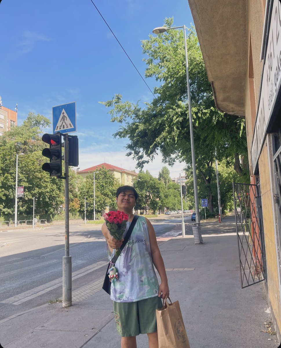 Joneeel_19's tweet photo. Never got real flowers on my birthday. Not once. So this year, I bought some for myself. Didn’t expect it to hit this hard.

Happy Birthday, Self!✨💐🌹 https://t.co/rgltXCU0i2