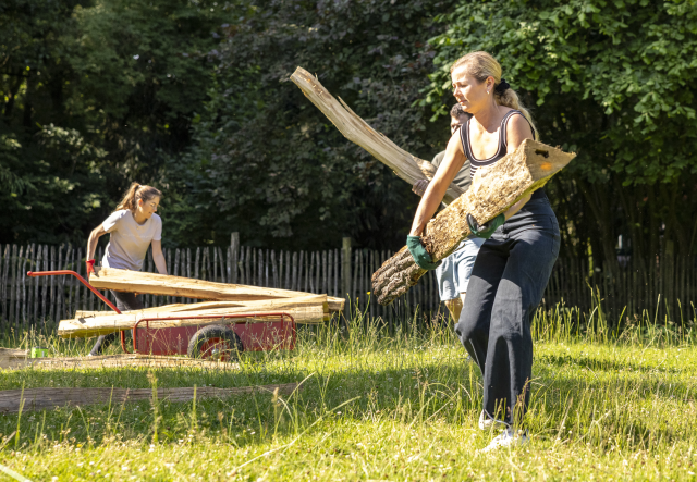 Together, we give! 3M is promoting volunteer engagement with events like the activity at a children’s farm in Neuss. Lots of 3Mers grabbed their work gloves and helped to renew the “water lab” at the farm. #3MVolunteering #TogetherWeGive #3Mer #proud3Mer bit.ly/4k1J9sv