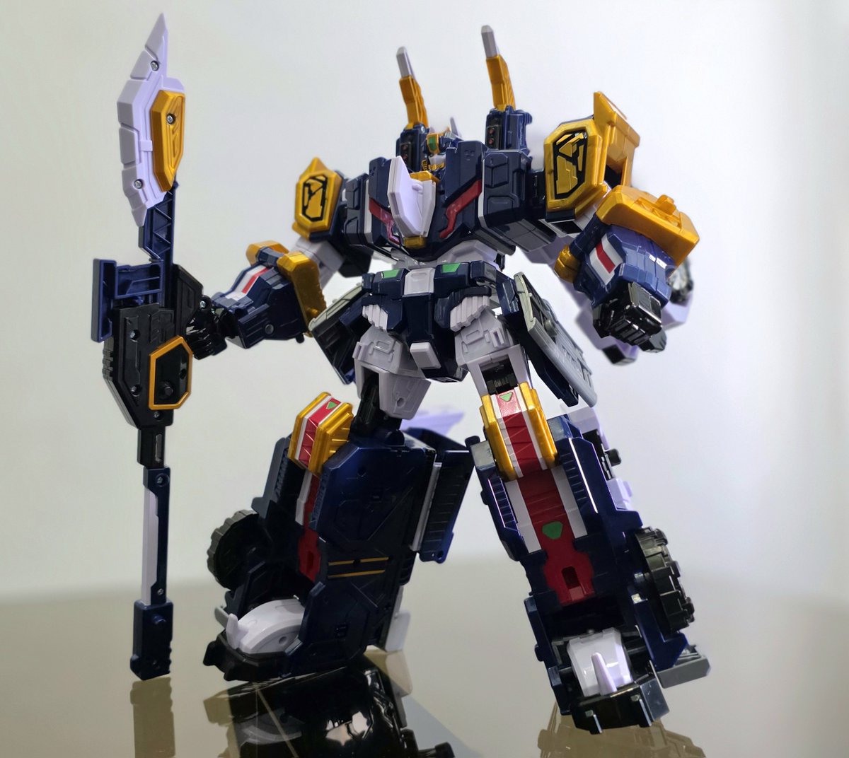 [최강공룡 미니특공대]
다이노커맨더 개발 샘플 공개. 거대 트레일러에서 로봇으로
변신! 여러가지 웨폰을 자유자재로 사용하는 웨폰마스터..!
#최강공룡미니특공대 #最強恐竜ミニフォース #miniforce_dinoid #다이노커맨더 #ダイノコマンダー #DinoCommander