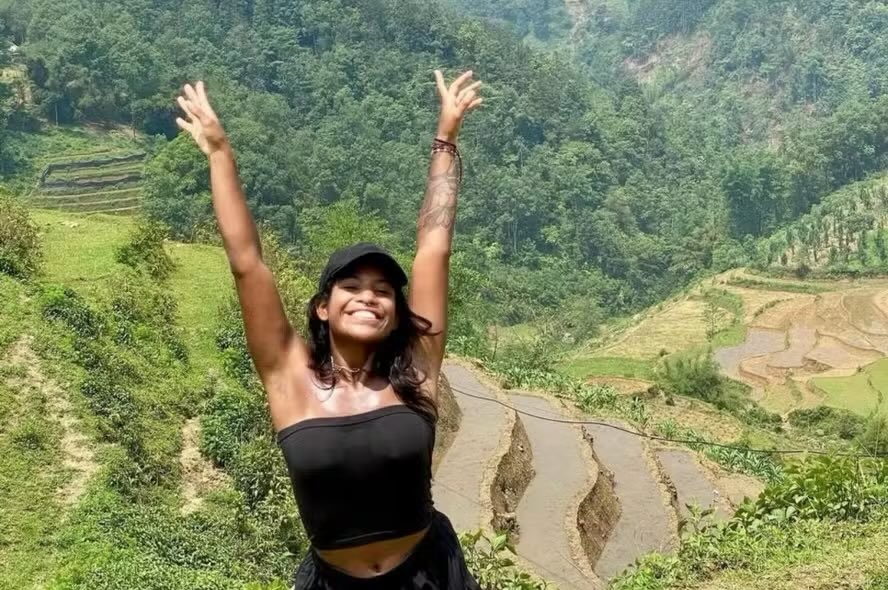 🚨ATENÇÃO - Foi retomado na manhã desta terça-feira (24) na Indonésia o resgate da publicitária Juliana Marins, que está há mais de 80 horas na encosta de um vulcão. 
A cada minuto o risco aumenta, porque a brasileira está sem água e alimento.