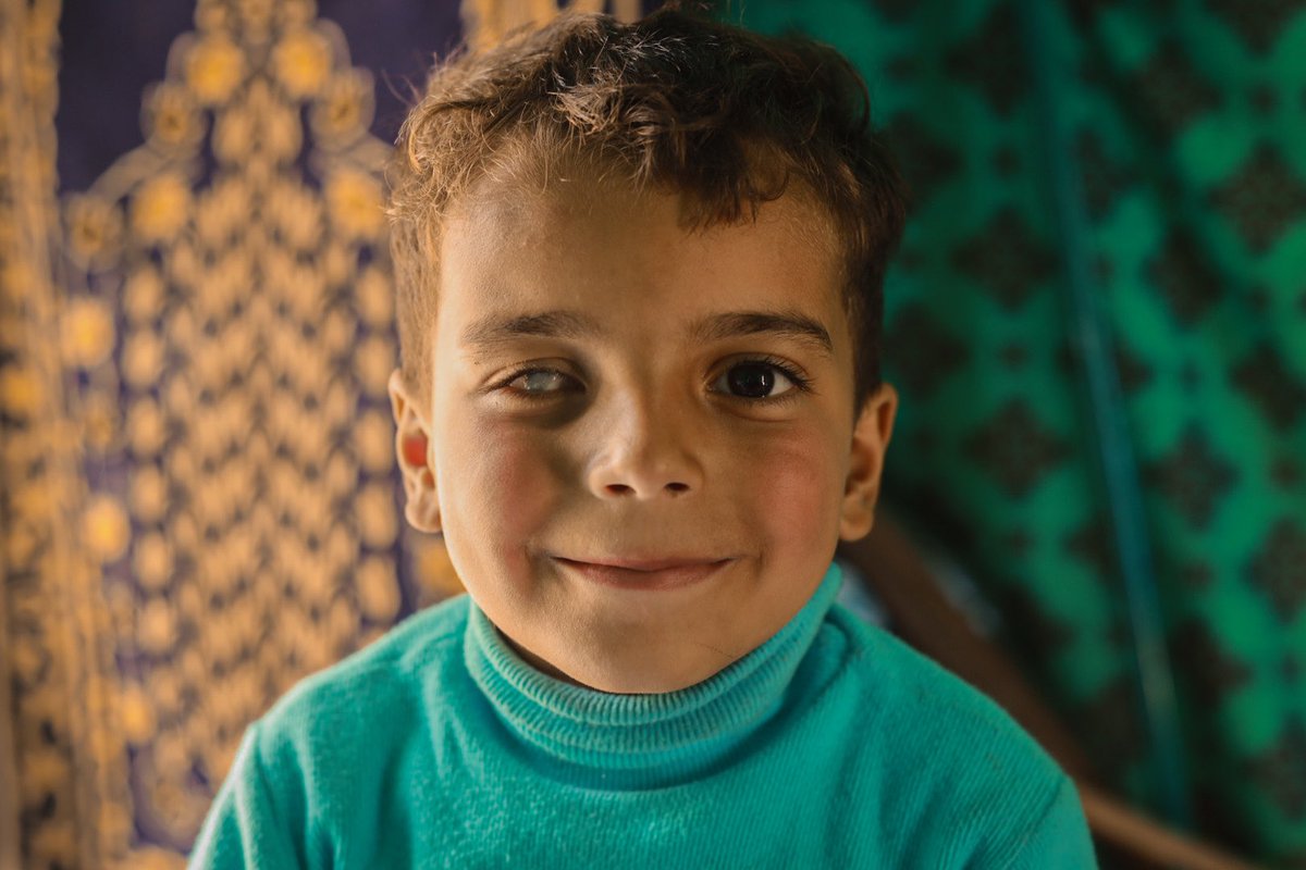 HaninMahir96's tweet photo. In Gaza’s war, I met Imran, 5, who lost his father and eye to a missile while playing.
He dreams of becoming an eye doctor to restore sight.
These photos tell of stolen innocence and unbroken hope.
 
By: Haneen Salem https://t.co/wkSUvD0Sxv