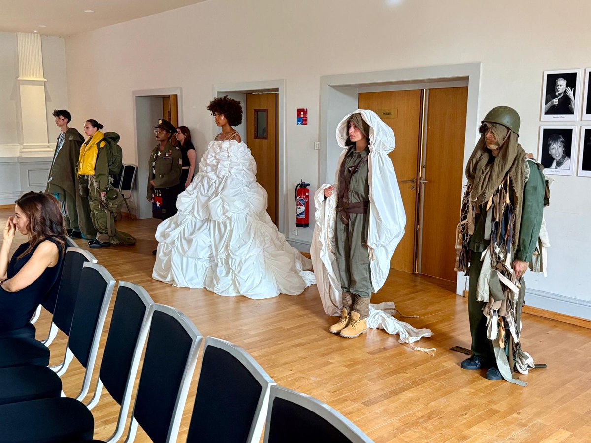 Émotions et engagement étaient au rendez-vous au cercle mess Broglie de Strasbourg pour le défilé « Libération » imaginé par 135 élèves du lycée Jean Rostand dans le cadre du #CNRD2025. 
Histoire, création, mémoire et citoyenneté réunies dans un projet exemplaire.