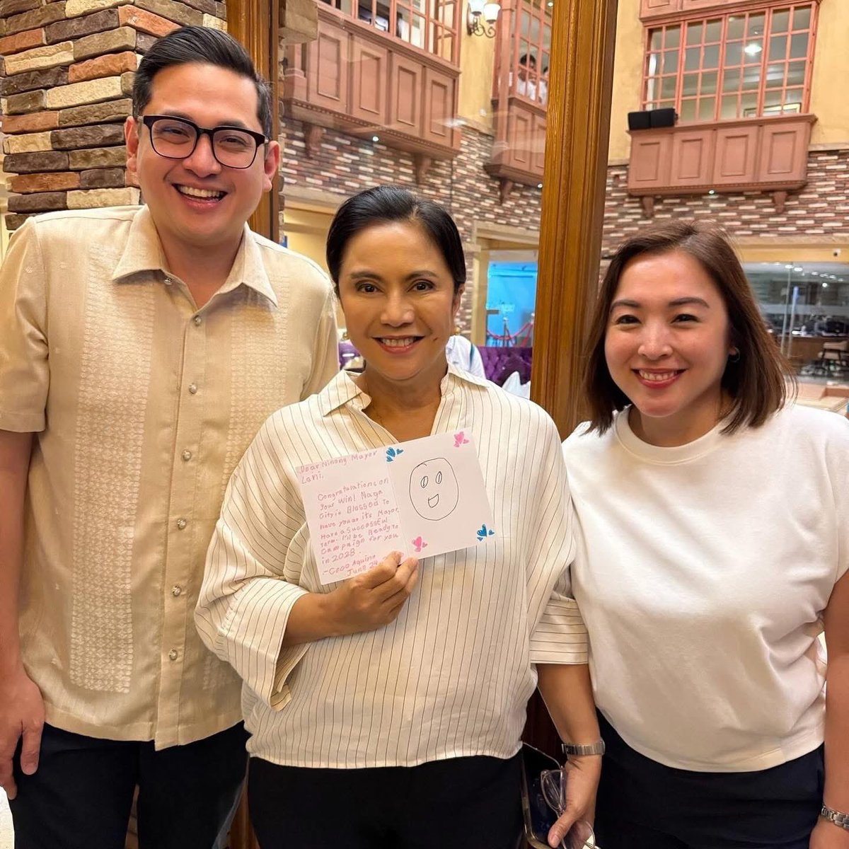 LTeomezorrat's tweet photo. LOOK: Senator Bam Aquino visits Former VP and incoming Naga City Mayor Leni Robredo. 

During the visit, Sen. Bam handed a letter made by his daughter Coco— telling her she is ready for LENI 2028.

This is HUGE— child of one of her closest allies, URGING her to RUN in 2028! 🩷🇵🇭 https://t.co/UcdrbrCtP9