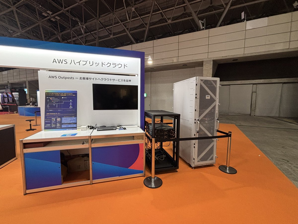 csdesign1018's tweet photo. 設営完了。お待ちしております。
#AWSSummit #AWS_Outposts https://t.co/YtqLcrYzpT