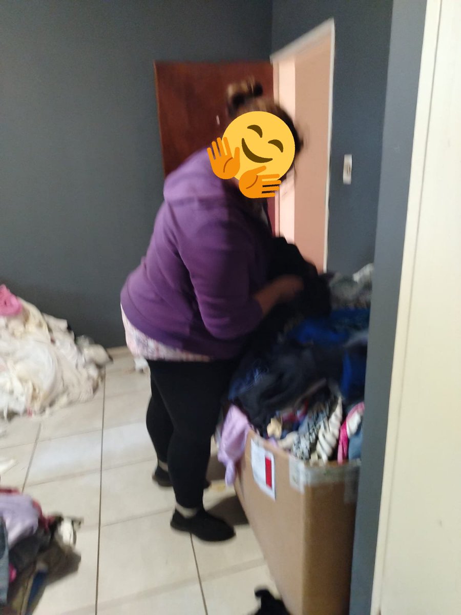 AidGuys's tweet image. More folks getting their new clothing and shoes..