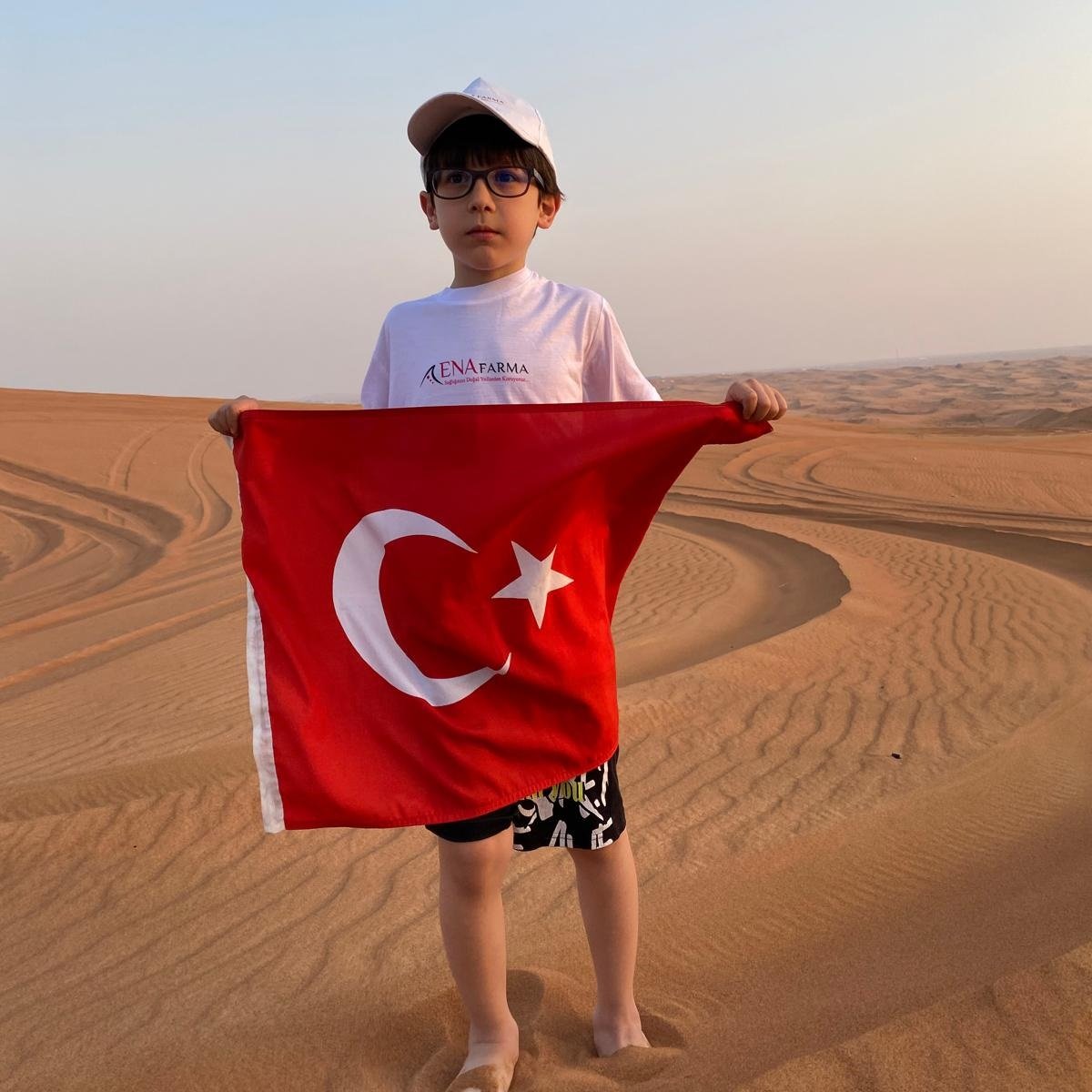 bpthaber's tweet photo. 7 yaşındaki Adil Tuna Öncel, Dubai’de düzenlenen ‘Geleceğin Dahileri Öğrenci Olimpiyatları’nda matematik dünya şampiyonu oldu. https://t.co/2Fm4HWtLNh