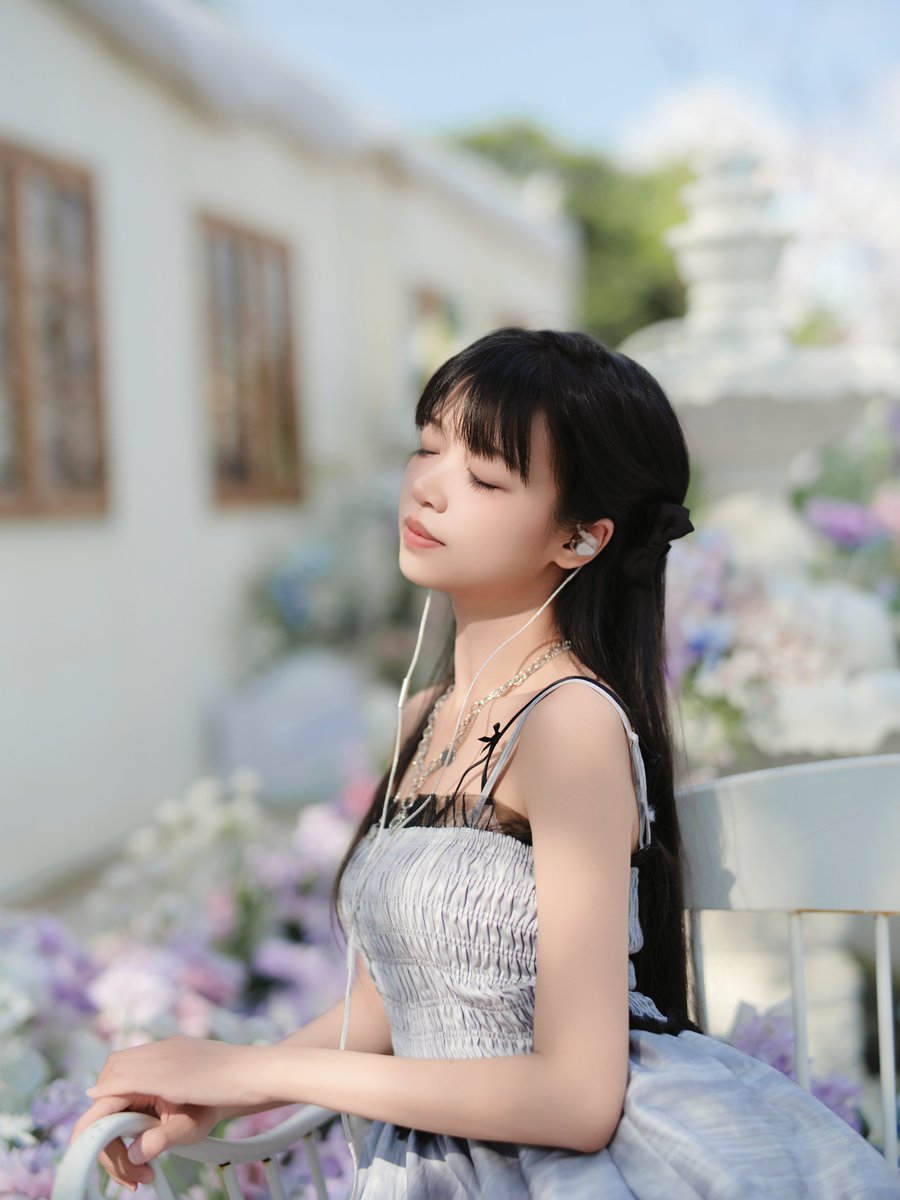 TANCHJIM_CN's tweet image. Today's mood: BUNNY.
Soft light, softer sound—
a moment that gently wraps around your ears and your heart.
#TANCHJIM #BUNNY #EarphonesForLife