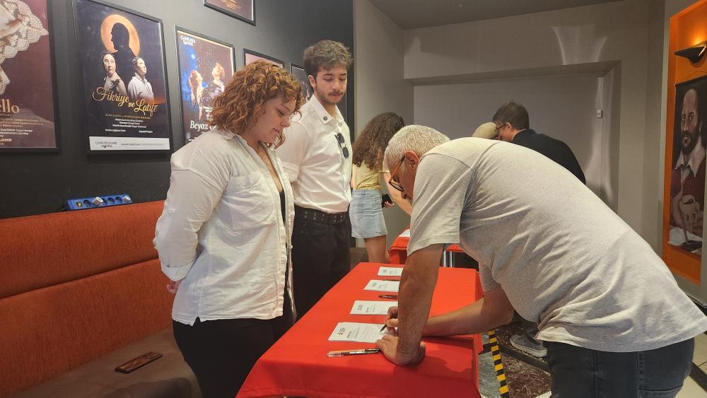 Ülkemiz ve bölgemiz emperyalistlerin, iktidarların ve patronların çıkarları doğrultusunda ateşe atılırken bu karanlıktan nasıl çıkacağımızı dünkü etkinliğimizde yüzlerce Ankaralıyla bir araya gelip konuştuk. 

Mücadelede yer almak, umudu büyütmek, ülkemizi bu karanlıktan çıkarmak