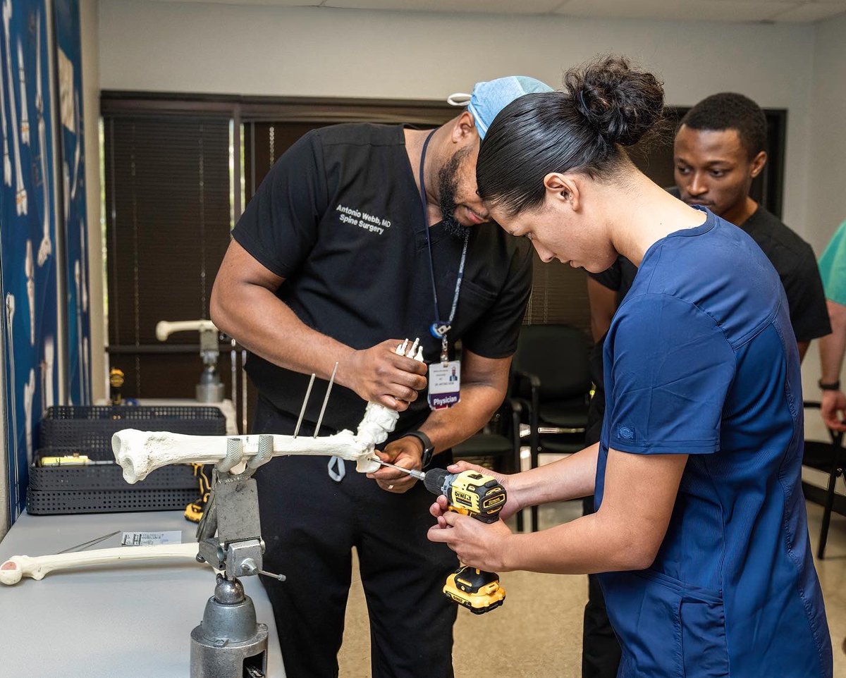antoniowebbmd's tweet photo. Our students this summer had the opportunity to spend time in the cadaver lab reviewing anatomy/surgical techniques and also spent time in the sawbones lab learning about the various instruments/tools that we use as orthopedic surgeons to fix fractures. https://t.co/d1Dm1YB2qC